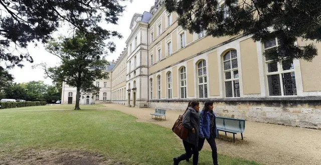photo les représentants syndicaux des enseignants exigent plus de moyens humains pour éviter à leurs élèves de décrocher. &copy; photo archives le maine libre hervé petitbon
