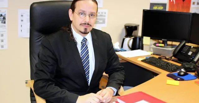 photo principal au collège de pontvallain et secrétaire du sndpen, tony maignan souhaite que les collégiens soient accueillis sur tout le temps scolaire. &copy; photo archives le maine libre