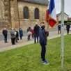 photo gabin philippe a répondu à l’appel du maire pour porter le drapeau.