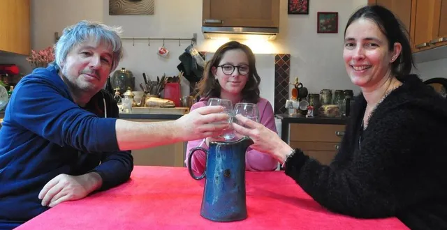 photo max, bérengère et leur fille aliénor ne boivent que de l’eau du robinet, jamais d’eau minérale. &copy; le maine libre