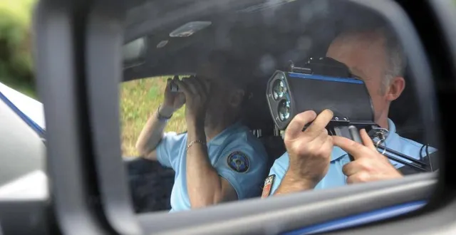 photo l’automobiliste a percuté le véhicule des gendarmes. &copy; photo archives le courrier de l’ouest – laurent combet