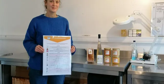 photo enora javodin, 26 ans, apicultrice à giel-courteilles fabrique désormais de la gelée royale de qualité et peut afficher son appartenance au groupement des producteurs de gelée royale. &copy; ouest-france