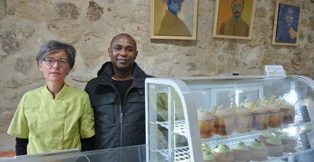 photo rené-paul velonaky et sa compagne valérie, ont rencontré un franc succès lors du premier samedi de la pâtisserie éphémère &copy; photo le maine libre