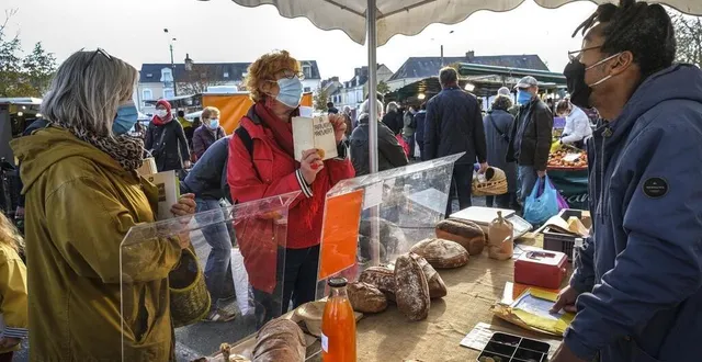 photo samedi 14 novembre 2020. les lectures citoyennes ont envahi le marché du pâtis saint-lazare au mans. &copy; photo le maine libre – denis lambert
