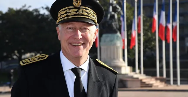 photo angers, lundi 23 novembre 2020. pierre ory a officiellement pris ses fonctions de préfet en déposant une gerbe au pied du monument aux morts. &copy; co – laurent combet