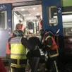 photo les pompiers ont évacué les passagers bloqués dans le train paris-granville immobilisé pendant quatre heures entre argentan et l'aigle.