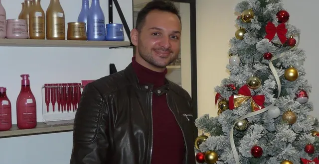 photo alexandre provost a profité du confinement pour décorer sa vitrine pour que la magie de noël opère &copy; le maine libre