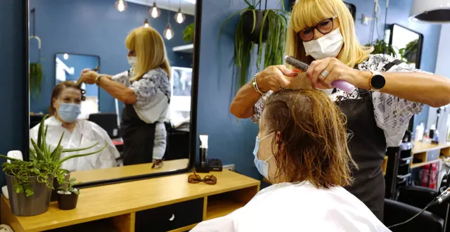 photo munis d'une attestation, vous pourrez donc visiter à nouveau vos libraires et disqauires, aller dans les boutiques de vêtements ou encore chez le coiffeur dès le samedi 28 novembre. &copy; afp / valery hache