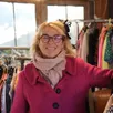 photo hélène segrétain, dite mimi la sardine, devant une partie de sa friperie chic, va pouvoir rouvrir ses portes au public dès samedi.