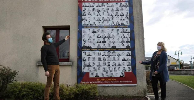 photo sur la façade du centre social la ruche de laigné-saint-gervais-en-belin, 137 portraits en noir et blanc en guise de remerciements. un projet en faveur de ceux qui ont œuvré pour les autres lors des périodes de confinement. &copy; le maine libre