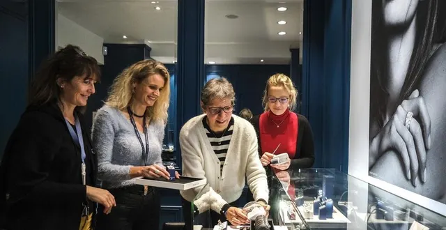 photo les commerces sont de nouveau ouverts depuis ce samedi 28 novembre 2020 et pourront ouvrir les dimanches avant noël. &copy; photo le maine libre – denis lambert