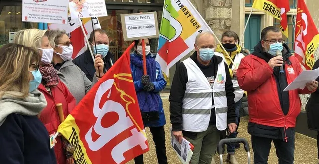 photo une délégation menée par philippe brasseur, représentant fsu territoriaux, et jean-luc pichot, cgt territoriaux, a été reçue en mairie. &copy; le maine libre
