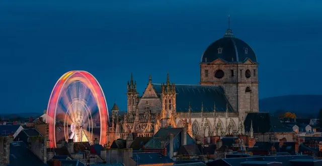 photo il n’y aura pas de grande roue sur la place la magdeleine, à alençon, pour les fêtes de fin d’année. &copy; archives olivier héron/ville d’alençon.