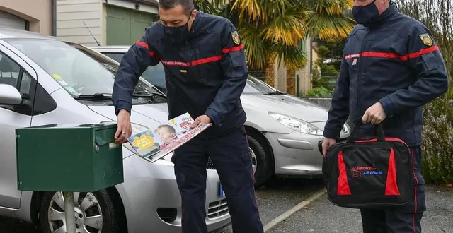 photo les pompiers du mans ne feront pas de porte à porte pour distribuer leur calendrier 2021 mais le déposeront aléatoirement dans des boîtes aux lettres. &copy; photo le maine libre – yvon loué