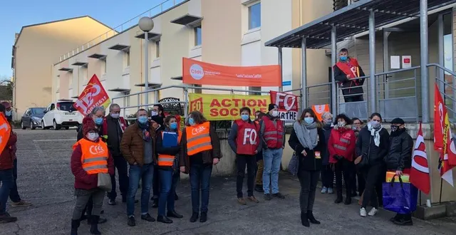photo une partie des salariés de l’adapei sarthe s’opposent au projet de la direction visant à supprimer des jours de congés. &copy; photo le maine libre