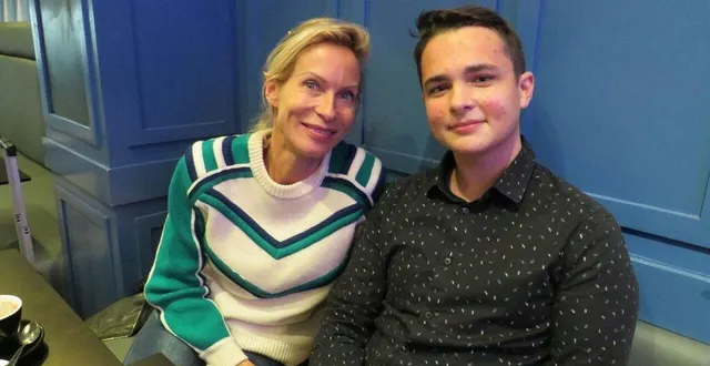 photo pour ses articles, mattéo lebreton interviewe des célébrités. ici l’actrice rebecca hampton.  &copy; mattéo lebreton