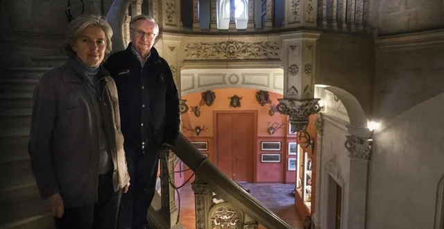 photo le lude. barbara et louis-jean de nicolaÿ dans l’imposant escalier de la tour nord, désormais accessible au public. &copy; photo le maine libre – denis lambert