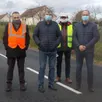 photo les élus communautaires se sont fait expliquer les avantages du nouveau revêtement.