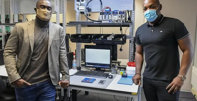 photo le mans, jeudi 3 décembre 2020. pape-philippe amagou et peter nafah se sont rencontrés en 2003, sur les bancs de la faculté du mans. depuis, ils ont mené plusieurs projets ensemble dont cette e-repair academy équipée de matériel haut de gamme. &copy; le maine libre – yvon loué