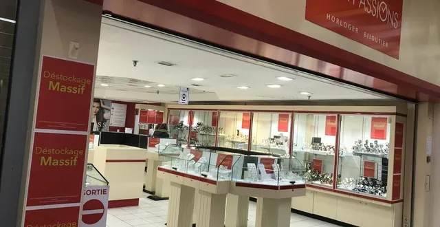 photo située dans la galerie du centre commercial carrefour, la bijouterie or & passions ferme définitivement à la fin du mois. &copy; ouest-france