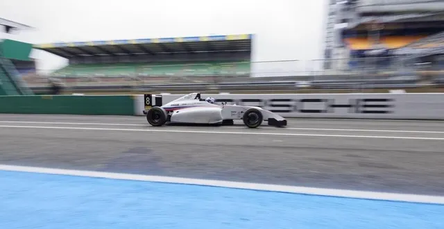 photo ce mercredi, la ffsa academy testait de jeunes espoirs sur ses f4, sur le circuit bugatti du mans. pablo sarrazin était en piste, notamment. &copy; dominique breugnot