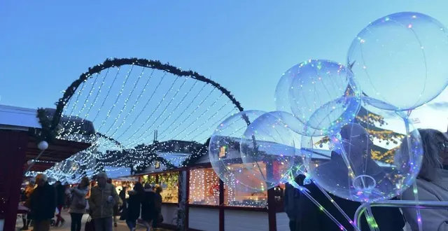photo le marché de noël aura bien lieu en décembre au mans. &copy; archives hervé petitbon/le maine libre