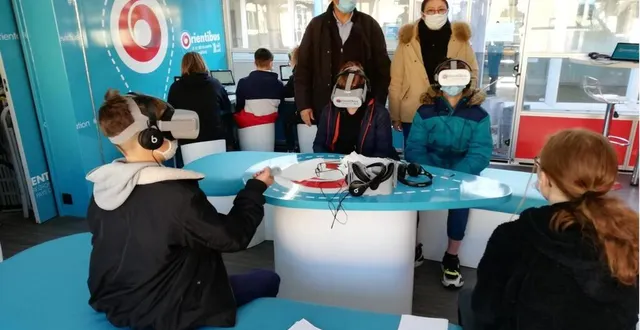 photo derrière les casques de réalité virtuelle, les élèves ont pu visiter 26 secteurs d’activité professionnelle dans lesquels se trouvent de nombreuses entreprises locales. &copy; ouest-france