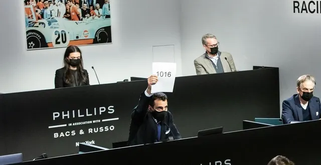 photo la mythique montre monaco de steve mcqueen a atteint un prix record à new york. &copy; facebook phillips watches