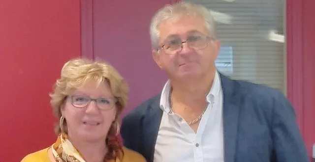 photo dominique baugé et son épouse travaillent à la composition des repas de noël et du jour de l'an.