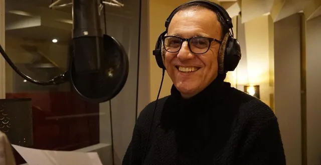 photo thierry beccaro prête sa voix aux légendes de normandie. &copy; méloé bonnet