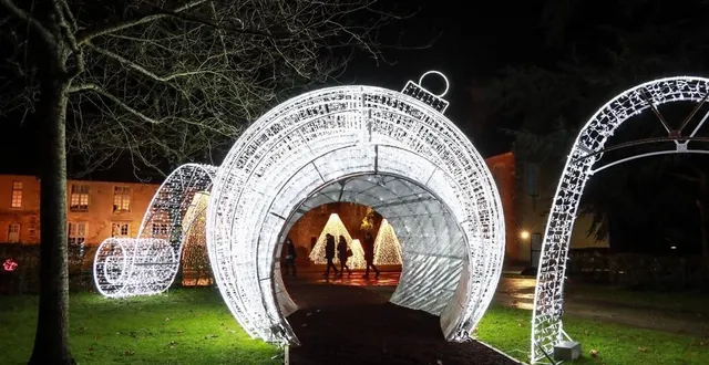 photo ces lumières magiques semblent faire corps avec le parc et les bâtiments. &copy; ouest-france