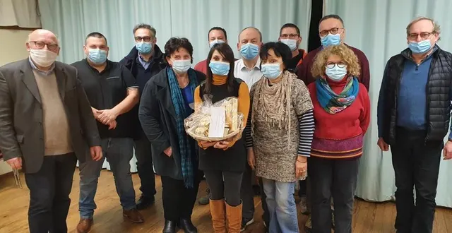 photo en compagnie d’arnault de calonne, le maire (à gauche), les conseillers municipaux distribueront des colis aux aînés. &copy; ouest-france