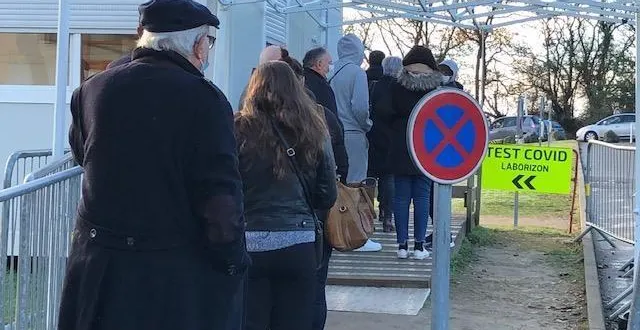 photo les tests de dépistage continuaient ce vendredi midi au pôle santé sud du mans &copy; ouest-france