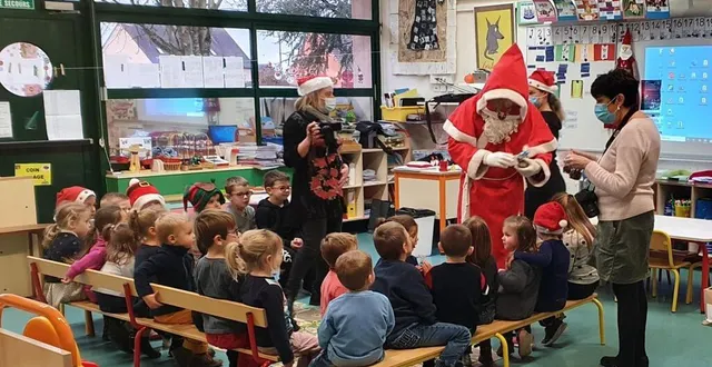 photo les élèves de maternelle avaient les yeux grands ouverts lors de la visite du père noël. &copy; ouest-france