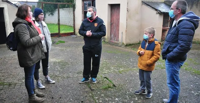 photo les habitants ont pu découvrir ce qui sera le futur lieu d’implantation de l’épicerie bistrot. &copy; le maine libre