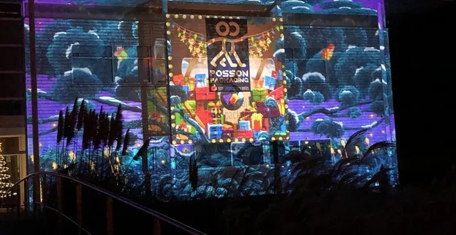 photo la façade de l’usine posson, à louailles, sera illuminée jusqu’à début janvier. &copy; le maine libre