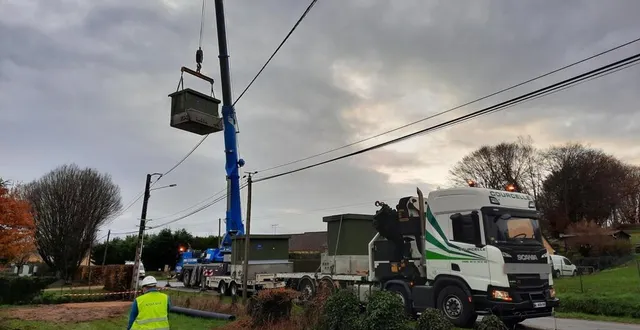 photo la pose du transformateur est impressionnante. &copy; ouest-france