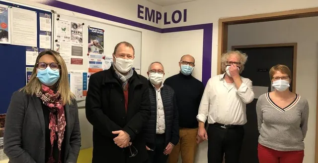 photo angélique guyomard, de cap emploi orne ; thierry aubin, président de la mission locale ; jean-françois vaillant, directeur de pôle emploi à flers et la ferté-macé ; matthieu godet, de la sous-préfecture flers-argentan ; yannick lerestif et stéphanie ernoult, directeur et conseillère à la mission locale chargée de la relation avec les entreprises. &copy; ouest-france