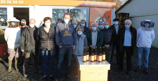 photo la brasserie jolicœur lance sa nouvelle bière au miel, créée avec du miel du gdsa de laigné-en-belin. &copy; le maine libre
