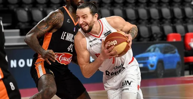 photo williams narace et les manceaux auront tenu une mi-temps à bourg-en-bresse. &copy; photopqr/le progres/laurent thevenot