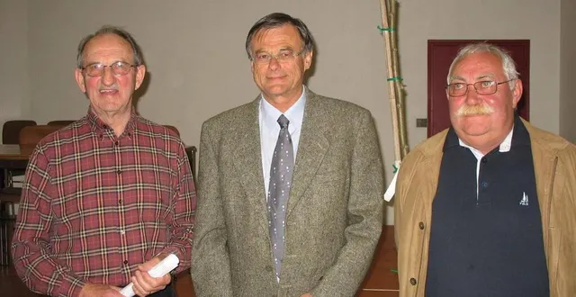 photo gaston annézo (à gauche) avait été le président fondateur de l’office municipal des sports. gilles grimaud (au centre) lui succéda avant de laisser la place à rené ferron (à droite). &copy; archives ouest-france