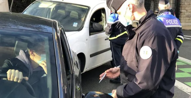 photo les conducteurs étaient souvent surpris par l’intervention des policiers mais ravis de repartir avec un éthylotest. &copy; le maine libre