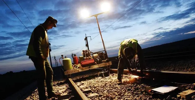photo les travaux sont souvent réalisés de nuit pour éviter de perturber le trafic en journée. &copy; archives le maine libre