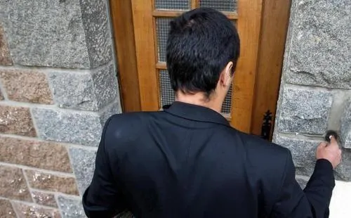 photo le sictom loir-et-sarthe avertit que de faux agents se présentent chez des habitants pour proposer des calendriers en échange d’argent. &copy; archives ouest-france