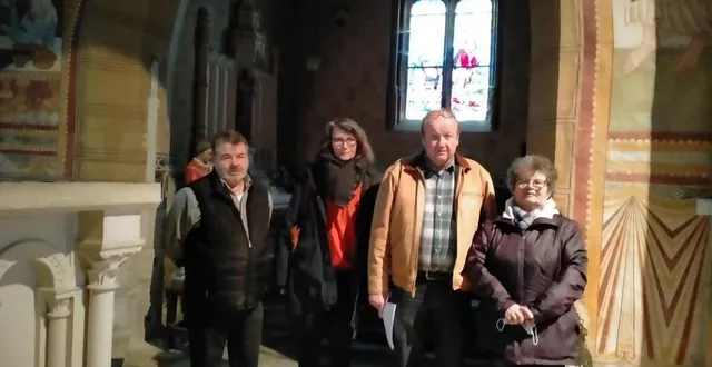 photo réunion de chantier avec pierre facquer, adjoint ; galiène cohu, maire de loir-en-vallée ; patrick settier, adjoint et chargé des bâtiments publics et martine crinière, maire déléguée qui espère que la prochaine messe de noël pourra se tenir dans l’église saint-julien. &copy; ouest-france