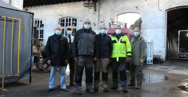 photo les bénévoles de l’association rotonde ferroviaire de la vallée du loir ont préparé la zone des travaux avant l’arrivée des entreprises de couverture. &copy; le maine libre