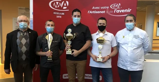photo les premiers de chaque catégorie entourés de guy deschoolmeester, président de la chambre des métiers, et de nicolas doire, président de la fédération de la boulangerie-pâtisserie de la sarthe. &copy; le maine libre