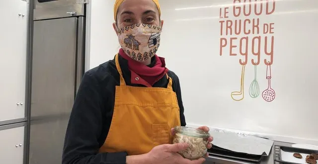 photo peggy le toullec dans son « good truck ». &copy; le maine libre