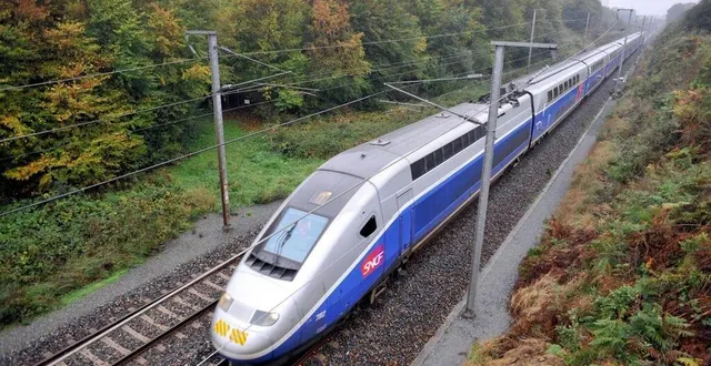 photo des travaux de restauration des voies ferrées reliant le mans à la ferté-bernard sont lancés mardi. ces travaux auront lieu de nuit afin de réduire l’impact sur les usagers des tgv et des ter, et les riverains. &copy; archives ouest-france