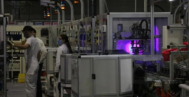 photo deux lignes de production mécatronique ont été installées au cœur de l’usine de faurecia, à caligny, dans l’orne. &copy; ouest-france